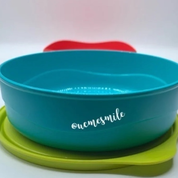 Tupperware Kids Feeding 3-Piece Bowl Set with Suction & Lid - Picture 4 of 7
